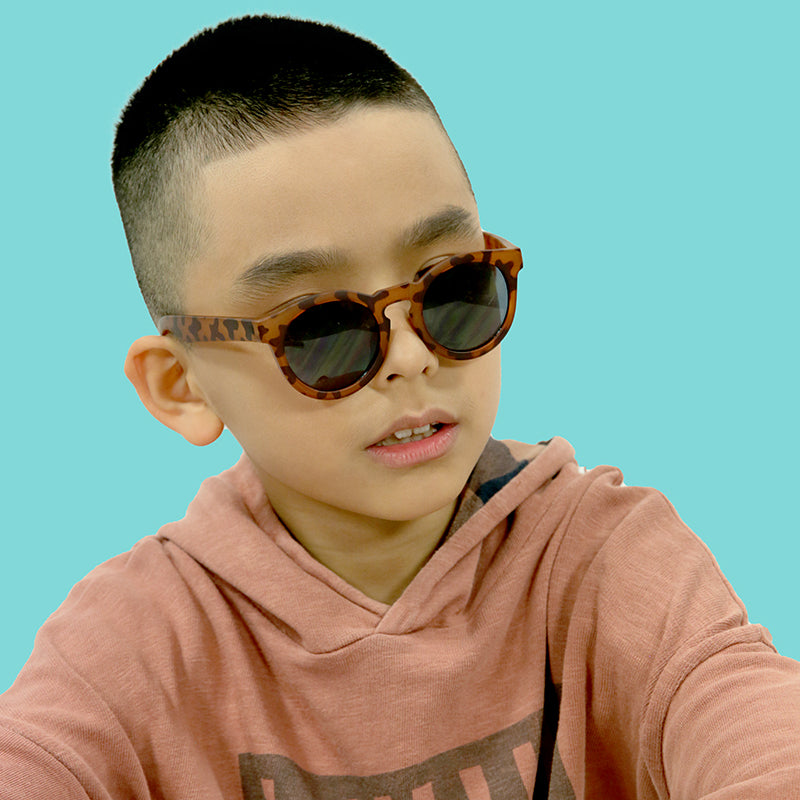 Kính mát phong cách Tortoise